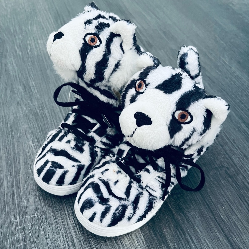RARE Adidas NY Jeremy Scott White Tiger
